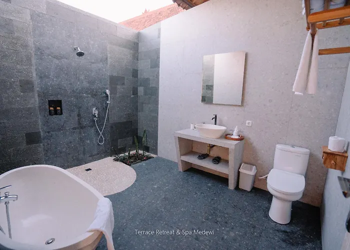 Terrace Retreat & Medewi Hotel Pulukan